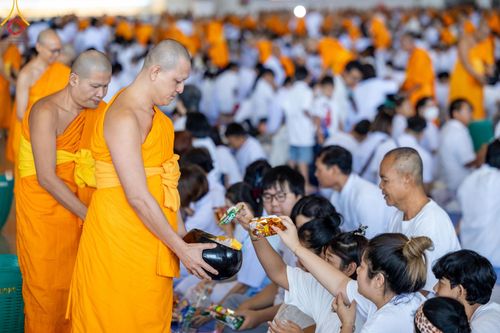 ภาพ No.137204:พิธีตักบาตร และปฏิบัติธรรม ในวันวิสาขบูชา วันพุธที่ 22 พฤษภาคม พ.ศ. 2567 ( วันพระขึ้น15 ค่ำ เดือน 6 ) ณ วัดพระธรรมกาย จ.ปทุมธานี