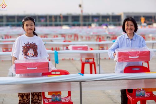 ภาพ No.225093:วันที่ 20 - 27 เมษายน พ.ศ. 2568 "ภาพแห่งความปลื้มที่ไม่มีวันจบ" คณะสงฆ์สามเณร เจ้าหน้าที่ และสาธุชน ร่วมแรงร่วมใจกันเตรียมงานและเก็บงาน เพื่อวันคุ้มครองโลก พิธีถวายมหาสังฆทานคณะสงฆ์ 40,000 กว่าวัดทั่วประเทศ