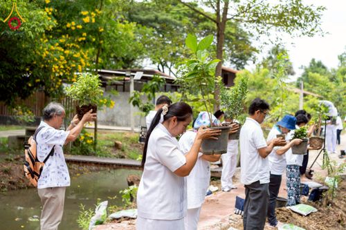 ภาพ No.238575:วันอาทิตย์ที่ 17 สิงหาคม พ.ศ. 2568 พิธีทอดผ้าป่าบำรุงศูนย์อบรมเยาวชนนครปฐม ครบรอบ 14 ปี และพิธีปลูกต้นไม้รอบสระเศรษฐี ณ ศูนย์อบรมเยาวชนนครปฐม