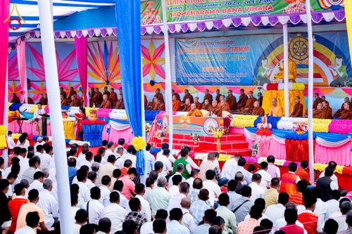 ภาพ No.176211:พิธีทอดกฐินสมทบ โดยมูลนิธิธรรมกาย ในนามหลวงพ่อธัมมชโย ณ วัดสัทธนารามา บานา วิหาร เมืองไดยุน รัฐอรุนาจาลประเทศ ประเทศอินเดีย วันที่ 15 พฤศจิกายน พ.ศ. 2567