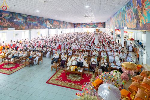 ภาพ No.162766:โครงการกฐินสามัคคีทั่วไทย 30,000 วัด บูชาธรรม 80 ปี หลวงพ่อธัมมชโย โดย คณะศิษยานุศิษย์วัดพระธรรมกาย ณ วัดโบสถ์บน จ.นนทบุรี วันที่ 19 ตุลาคม พ.ศ. 2567