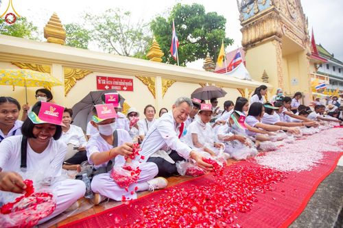 พิธีอัญเชิญพระบรมสารีริกธาตุ " ใจกลางเมืองนครหาดใหญ่ " เพื่อประดิษฐาน ณ มหารัตนเจดีย์สิริปทุมสวรรค์ (เจดีย์อริยพุทธะ 5 พระองค์) ศูนย์ปฏิบัติธรรมภาคใต้ อ.บางกล่ำ จ.สงขลา  วันที่ 9 มีนาคม พ.ศ.2567 (ชุดที่ 1)