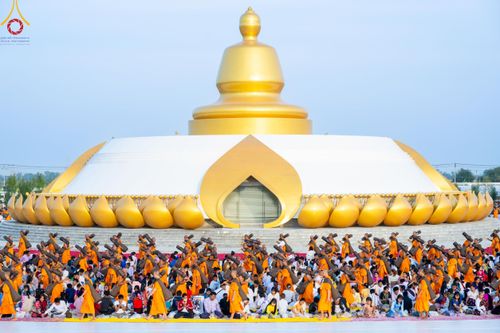 ภาพ No.198172:พิธีต้อนรับพระธรรมยาตรา ณ อนุสรณ์สถานลำดับที่ 5 สถานที่เผยแผ่วิชชาธรรมกายครั้งแรก อนุสรณ์สถานบางปลา วัดบางปลา อำเภอบางเลน จังหวัดนครปฐม ในโครงการธรรมยาตรา กตัญญูบูชา มหาปูชนียาจารย์ พระมงคลเทพมุนี(สด จนฺทสโร) พระผู้ปราบมาร ปีที่ 13 วัน 19 มกราคม พ.ศ.2568