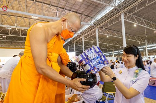 ภาพ No.124462:พิธีตักบาตรในวันมาฆบูชา ณ บ้านแก้วเรือนทองคุณยายฯ วัดพระธรรมกาย จ.ปทุมธานี วันเสาร์ที่ 24 กุมภาพันธ์ พ.ศ. 2567