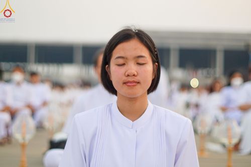 ภาพ No.122011:พิธีจุดประทีปถวายเป็นพุทธบูชา และบูชาธรรมมหาปูชนียาจารย์ พระมงคลเทพมุนี(สด จนฺทสโร) ในโครงการธรรมยาตรา กตัญญูบูชา มหาปูชนียาจารย์ พระมงคลเทพมุนี(สด จนฺทสโร) พระผู้ปราบมาร อนุสรณ์สถาน 7 แห่ง ปีที่ 12 วันที่ 31 มกราคม พ.ศ. 2567 ณ วัดพระธรรมกาย จ.ปทุมธานี