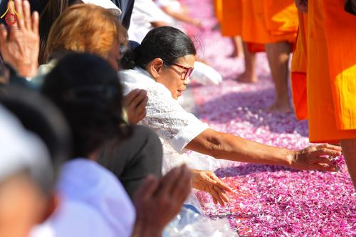 ภาพ No.193295:พิธีต้อนรับพระธรรมยาตรา ณ อนุสรณ์สถาน สถานที่เกิดในเพศสมณะ วัดสองพี่น้อง อำเภอสองพี่น้อง จังหวัดสุพรรณบุรี ในโครงการธรรมยาตรา กตัญญูบูชา มหาปูชนียาจารย์ พระมงคลเทพมุนี(สด จนฺทสโร) พระผู้ปราบมาร อนุสรณ์สถาน 7 แห่ง ปีที่ 13 วันที่ 11 มกราคม พ.ศ. 2568