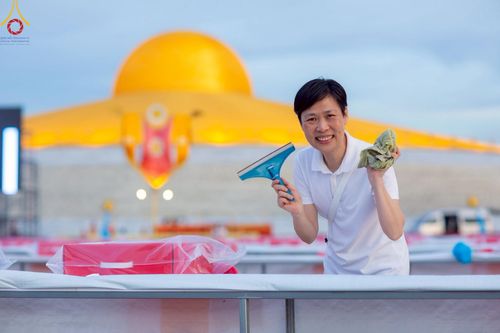 ภาพ No.219111:วันที่ 19-21 เมษายน พ.ศ. 2568 การเตรียมงานในลานธรรม , วิหารคด เพื่องานวันคุ้มครองโลก 22 เมษายน พ.ศ. 2568