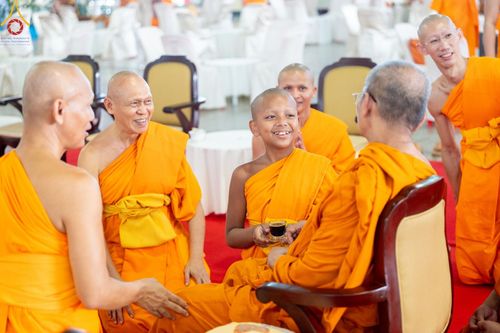 ภาพ No.60354:การต้อนรับพระสังฆาธิการ 10,000 กว่าวัดทั่วประเทศ พิธีมอบปัจจัยช่วยเหลือครู 4 จังหวัดชายแดนภาคใต้ พิธีปฏิบัติธรรม ในวันคุ้มครองโลก วันจันทร์ที่ 22 เมษายน พ.ศ.2567 ณ วัดพระธรรมกาย จ.ปทุมธานี