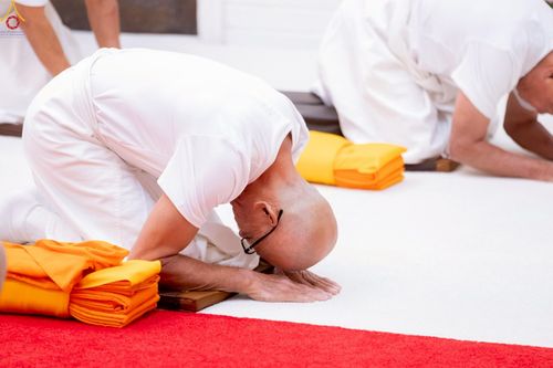 ภาพ No.252274:วันที่ 4-5 ตุลาคม พ.ศ. 2568  วัดพระธรรมกายแคลิฟอร์เนีย ประเทศสหรัฐอเมริกา ได้จัดพิธีตัดปอยผม โดยคณะสงฆ์ ญาติ ๆ และสาธุชน ให้กับนาคธรรมทายาท 8 ท่าน และได้จัดพิธีบรรพชา-อุปสมบท ฉลองพิธีทอดกฐินบรมจักรพรรดิ สร้างอุโบสถ 82 ปี บูชาธรรมหลวงพ่อธัมมชโย