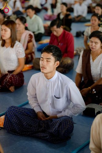 ภาพ No.143713:พิธีถวายผ้าไตร, สวดธรรมจักร, ปฏิบัติธรรม และฟังแสดงพระธรรมเทศนา ภาษาเมียนมา โดยมีสาธุชนชาวเมียนมากว่า 4,000 คน เข้าร่วมพิธี ณ มหารัตนวิหารคด วัดพระธรรมกาย วันอาทิตย์ที่ 7 กรกฎาคม พ.ศ. 2567