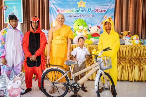 ภาพ No.104937:วันรวมพลังเด็กดี V-star ผู้นำฟื้นฟูศีลธรรมโลก จังหวัดกำแพงเพชร ณ ศูนย์ปฏิบัติธรรมกำแพงเพชร ในอุปถัมภ์พระพรหมวชิรปัญญาจารย์ วันที่ 22 ธันวาคม พ.ศ. 2566