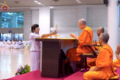 ภาพ No.232189:วันอาทิตย์ที่ 6 กรกฏาคม พ.ศ. 2568 พิธีมอบโล่เกียรติคุณ สวดธัมมจักกัปปวัตตนสูตร และรางวัลโครงการผู้นำแสงสว่างออนไลน์ ณ ห้องแก้วสารพัดนึก1 สภาธรรมกายสากล วัดพระธรรมกาย