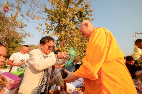 ภาพ No.208690:ตักบาตรพระ 1,743 รูป ครบรอบ 743 ปี นครน่าน ถวายเป็นพุทธบูชา น้อมบุญกุศลอุทิศให้บรรพบุรุษ วันอาทิตย์ ที่ 16 กุมภาพันธ์ พ.ศ. 2568 ณ ถนนคนเดินข่วงเมืองน่าน ต.ในเวียง อ.เมือง จ.น่าน