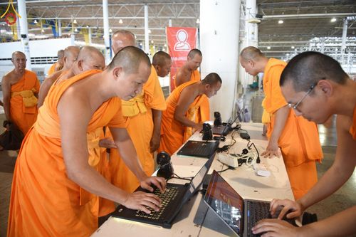 ภาพ No.150619:V.44 เพื่อพ่อ ภาพเตรียมงาน ปฎิบัติงาน ของเจ้าหน้าที่ อาสาสมัคร ทุกสถานะ เพื่อความสำเร็จ ในงานวันธรรมชัย วันอังคารที่ 27 สิงหาคม พ.ศ. 2567