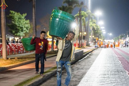 ภาพ No.185611:V.47 เบื้องหลังของเบื้องหน้า งานตักบาตรพระ 10,000 รูป ณ จ.กาญจนบุรี วันที่ 20-21 ธันวาคม พ.ศ. 2567