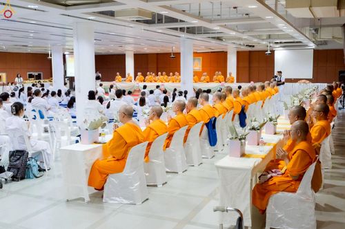 ภาพ No.228255:วันอาทิตย์ที่ 1 มิถุนายน พ.ศ.2568 พิธีถวายมหาสังฆทานพระ 100 รูป สโมสรซุปเปอร์คิดส์ ปีที่ 6 ณ ห้อง SPD 8 สภาธรรมกายสากล วัดพระธรรมกาย