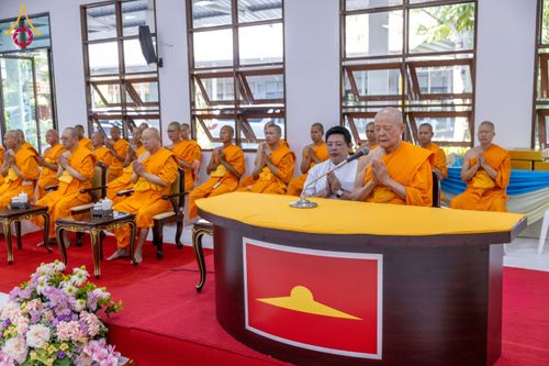 ภาพ No.160838:พิธีเจริญพระพุทธมนต์ และปิดแผ่นทองรูปเหมือน พระเดชพระคุณพระมงคลเทพมุนี (สด จนฺทสโร) พระผู้ปราบมาร จำนวน 3 องค์ วันเสาร์ที่ 5 ตุลาคม พ.ศ. 2567 ณ อาคารปลูกศรัทธา 2 (ชานชลาเดิม) วัดพระธรรมกาย อ.คลองหลวง จ.ปทุมธานี