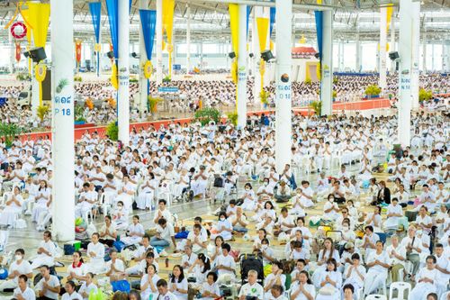 ภาพ No.215338:วันอาทิตย์ต้นเดือนที่ 6 เมษายน พ.ศ. 2568 พิธีบูชาข้าวพระ สภาธรรมกายสากล วัดพระธรรมกาย