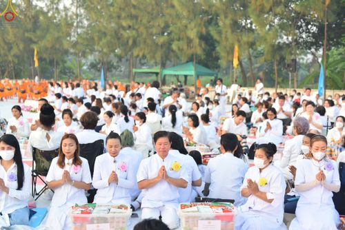 ภาพ No.110281:พิธีตักบาตรพระธรรมยาตราฯ ในโครงการธรรมยาตรากตัญญูบูชา มหาปูชนียาจารย์ พระมงคลเทพมุนี(สด จนฺทสโร) พระผู้ปราบมาร ปีที่ 12 ณ อนุสรณ์สถานลำดับที่ 2 สถานที่ตั้งมโนปณิธานบวชตลอดชีวิต อนุสรณ์สถานบางนางแท่น จ.นครปฐม วันที่ 11 มกราคม พ.ศ. 2567