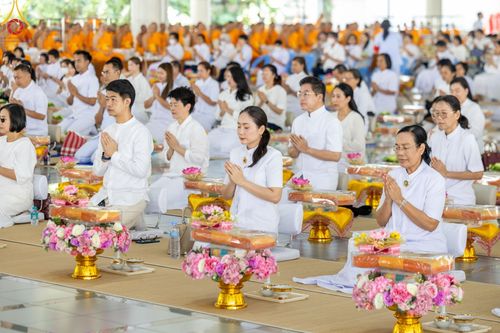 ภาพ No.157705:พิธีถวายภัตตาหารเมนูสวรรค์ ในพรรษาแห่งการเข้าถึงธรรม วันเสาร์ที่ 28 กันยายน พ.ศ. 2567 ณ หอฉันคุณยายอาจารย์ฯ วัดพระธรรมกาย