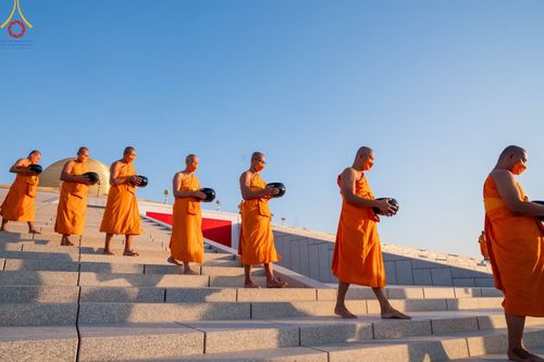 ภาพ No.105282:พิธีตักบาตรฉลองพระบวชใหม่ รุ่นบูชาธรรมมหาปูชนียาจารย์ และต้อนรับศักราชใหม่ วันจันทร์ที่ 1 มกราคม พ.ศ. 2567 ณ ลานธรรมพระมหาธรรมกายเจดีย์ วัดพระธรรมกาย