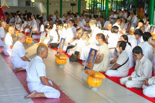 ภาพ No.199707:โครงการอุปสมบทหมู่บูชาธรรม 116 ปี คุณยายอาจารย์มหารัตนอุบาสิกาจันทร์ ขนนกยูง โครงการอุปสมบทหมู่ธรรมทายาท ระดับอุดมศึกษา รุ่นที่ 51 ภาคฤดูหนาว  ณ โบสถ์พระไตรปิฏก วัดพระธรรมกาย จ.ปทุมธานี  วันที่ 11 มกราคม พ.ศ. 2568 โดยมีพระครูปลัดรัตนวีรวัฒน์ เจ้าอาวาสวัด