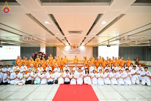 ภาพ No.229098:วันอาทิตย์ที่ 15 มิถุนายน พ.ศ. 2568 พิธีทอดผ้าป่าทุนพัฒนาพระมหาเปรียญ และทุนเผยแผ่พระพุทธศาสนาไปทั่วโลก ณ ห้องสัมมนา SPD สภาธรรมกายสากล วัดพระธรรมกาย