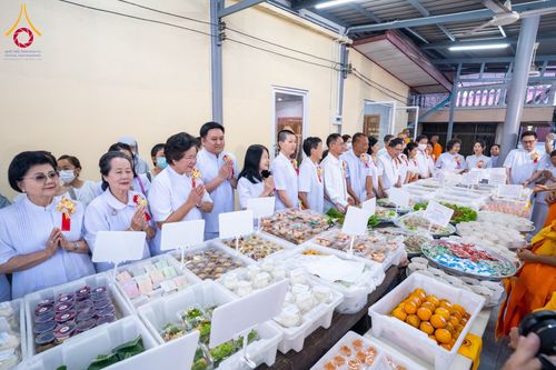 ภาพ No.196395:พิธีถวายภัตตาหารเป็นสังฆทาน แด่พระธรรมยาตรา ณ วัดโบสถ์(บน) ตำบลบางคูเวียง อำเภอบางกรวย จังหวัดนนทบุรี ในโครงการธรรมยาตรา กตัญญูบูชา มหาปูชนียาจารย์ พระมงคลเทพมุนี(สด จนฺทสโร) พระผู้ปราบมาร อนุสรณ์สถาน 7 แห่ง ปีที่ 13 วันที่ 17 มกราคม พ.ศ. 2568