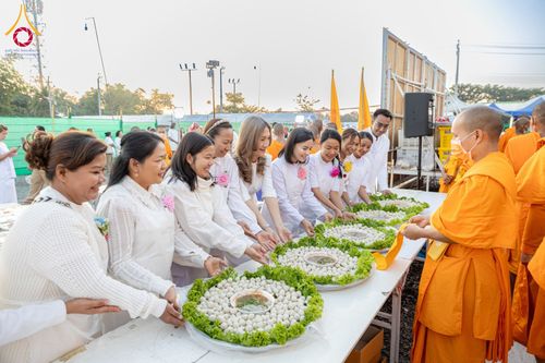 ภาพ No.196954:พิธีถวายภัตตาหารเป็นสังฆทาน แด่พระธรรมยาตรา ณ วัดโบสถ์(บน) ตำบลบางคูเวียง อำเภอบางกรวย จังหวัดนนทบุรี ในโครงการธรรมยาตรา กตัญญูบูชา มหาปูชนียาจารย์ พระมงคลเทพมุนี(สด จนฺทสโร) พระผู้ปราบมาร อนุสรณ์สถาน 7 แห่ง ปีที่ 13 วันที่ 18 มกราคม พ.ศ. 2568