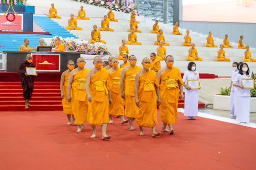 ภาพ No.127107:พิธีมอบใบประกาศเกียรติคุณองค์กรนานาชาติ และหน่วยงานที่ชักชวนคนร่วมโครงการนั่งสมาธิเพื่อสันติภาพโลกมากที่สุด วันอาทิตย์ที่ 1 มีนาคม พ.ศ. 2567 ณ สภาธรรมกายสากล วัดพระธรรมกาย