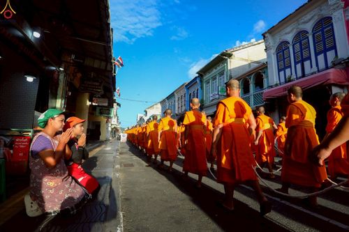 ภาพ No.248756:วันที่ 20 กันยายน พ.ศ. 2568 พิธีอัญเชิญรูปหล่อหลวงปู่วัดปากน้ำ ภาษีเจริญ จากวัดมงคลนิมิตร พระอารามหลวง เพื่อประดิษฐาน ณ วิหารพระมงคลเทพมุนี (สด จนฺทสโร)  ศูนย์ปฏิบัติธรรมภูเก็ต จ.ภูเก็ต