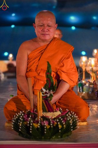 ภาพ No.175984:พิธีจุดประทีปโคมลาน, โคมลอยและลอยกระทง ถวายประทีปเป็นพุทธบูชา สร้างความสว่างไสวให้กับแผ่นดินด้วยแสงธรรม วันที่ 15 พฤศจิกายน พ.ศ. 2567 ณ พุทธอุทยานนานาชาติ อ.โพนพิสัย จ.หนองคาย