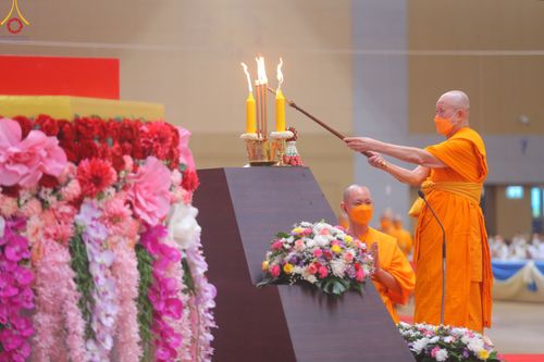 ภาพ No.84664:พิธีบรรจุพระบรมสารีริกธาตุภายในเกตุดอกบัวตูม องค์พระประธาน ณ ห้องแก้วสารพัดนึก 2 วัดพระธรรมกาย ในวันอาสาฬหบูชา อังคารที่ 1 สิงหาคม พ.ศ.2566