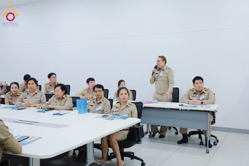 ภาพ No.311614:วันจันทร์ที่ 23 กุมภาพันธ์ พ.ศ. 2569 เปิดโลกทัศน์ผู้บริหารสถานศึกษายุคใหม่ เรียนรู้ต้นแบบการพัฒนาคนผ่านพลัง “บวร–V-Star” ผู้เข้ารับการพัฒนาตามโครงการ สพฐ. ศึกษาดูงานวัดพระธรรมกาย เสริมภาวะผู้นำคุณธรรมสู่การบริหารโรงเรียนอย่างยั่งยืน ณ อาคาร 100 ปี คุณยาย