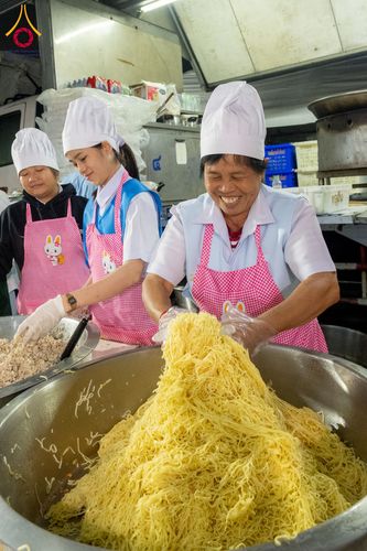 ภาพ No.291288:วันที่ 10 มกราคม พ.ศ. 2569 พิธีถวายภัตตาหารเป็นสังฆทาน แด่พระธรรมยาตรา ณ อนุสรณ์สถานคลองบางนางแท่น อ.สามพราน จ.นครปฐม ในโครงการธรรมยาตรา กตัญญูบูชา มหาปูชนียาจารย์ พระมงคลเทพมุนี(สด จนฺทสโร) พระผู้ปราบมาร อนุสรณ์สถาน 7 แห่ง ปีที่ 14