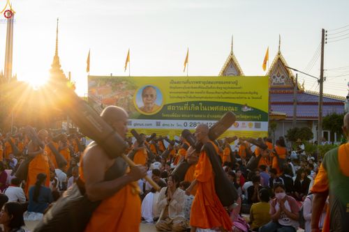 ภาพ No.293056:วันที่ 11 มกราคม พ.ศ. 2569 พิธีต้อนรับพระธรรมยาตรา ณ อนุสรณ์สถานลำดับที่ 3 (ภาพชุดที่ 2) สถานที่เกิดในเพศสมณะ วัดสองพี่น้อง อำเภอสองพี่น้อง จังหวัดสุพรรณบุรี ในโครงการธรรมยาตรา กตัญญูบูชา มหาปูชนียาจารย์ พระมงคลเทพมุนี(สด จนฺทสโร) พระผู้ปราบมาร อนุสรณ์สถ