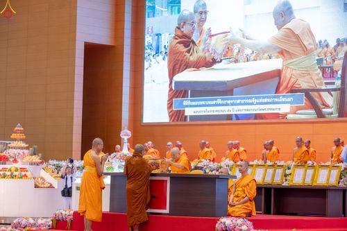 ภาพ No.327735:วันที่ 3 พฤษภาคม พ.ศ.2569 พิธีรับมอบพระบรมสารีริกธาตุ จากสาธารณรัฐแห่งสหภาพเมียนมา ณ ห้องแก้วสารพัดนึก วัดพระธรรมกาย