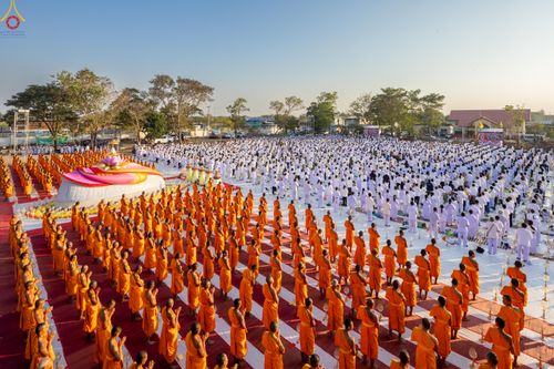 ภาพ No.293862:วันที่ 14 มกราคม พ.ศ. 2569 พิธีจุดประทีปถวายเป็นพุทธบูชา และบูชาธรรมมหาปูชนียาจารย์  ณ วัดสองพี่น้อง ต.ต้นตาล อ.สองพี่น้อง จ.สุพรรณบุรี ในโครงการธรรมยาตรา กตัญญูบูชา มหาปูชนียาจารย์ พระมงคลเทพมุนี(สด จนฺทสโร) พระผู้ปราบมาร อนุสรณ์สถาน 7 แห่ง ปีที่ 14