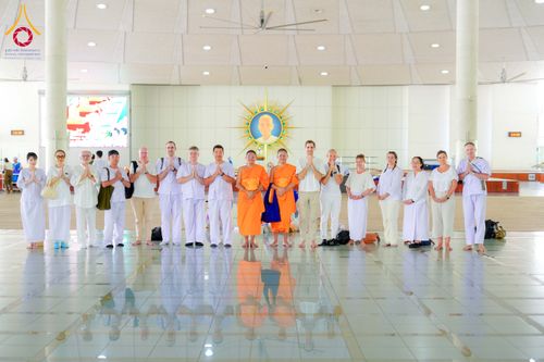ภาพ No.326815:วันที่ 27-30 เมษายน พ.ศ.2569 ต้อนรับชาวต่างชาติจากประเทศมาเลเซีย ฝรั่งเศส เมียนมาร์ และศรีลังกา  เยี่ยมชมวัดพระธรรมกาย