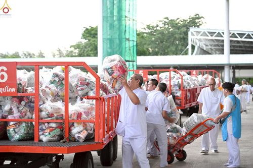 ภาพ No.240568:วันพุธที่ 27 สิงหาคม พ.ศ. 2568 พิธีตักบาตร ในวันธรรมชัย ณ วัดพระธรรมกาย จ.ปทุมธานี