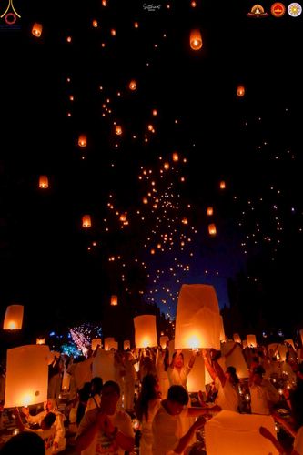 ภาพ No.224648:วันจันทร์ที่ 12 พฤษภาคม พ.ศ. 2568  ชาวพุทธในอินโดนีเซีย ร่วมฉลองวิสาขบูชาจุดประทีปกว่า 200,000 ดวง ณ พระมหาเจดีย์บรมพุทโธ  เจริญพุทธมนต์ถวาย “พระวชิรเกล้าเจ้าอยู่หัว”