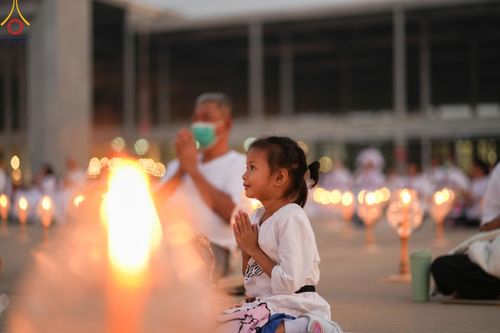 ภาพ No.122144:พิธีจุดประทีปถวายเป็นพุทธบูชา และบูชาธรรมมหาปูชนียาจารย์ พระมงคลเทพมุนี(สด จนฺทสโร) ในโครงการธรรมยาตรา กตัญญูบูชา มหาปูชนียาจารย์ พระมงคลเทพมุนี(สด จนฺทสโร) พระผู้ปราบมาร อนุสรณ์สถาน 7 แห่ง ปีที่ 12 วันที่ 31 มกราคม พ.ศ. 2567 ณ วัดพระธรรมกาย จ.ปทุมธานี