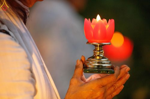 ภาพ No.119333:พิธีจุดประทีปถวายเป็นพุทธบูชา และบูชาธรรมมหาปูชนียาจารย์ พระมงคลเทพมุนี(สด จนฺทสโร) ในโครงการธรรมยาตราฯ วันที่ 26 มกราคม พ.ศ. 2567 ณ อาคารธรรมยาตรา กตัญญูบูชามหาปูชนียาจารย์ ตรงข้ามวัดปากน้ำภาษีเจริญ จ.กรุงเทพมหานคร