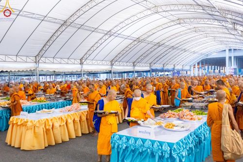 ภาพ No.58989:V.40 ภัตตาหารพระหมื่นวัด เราจัดให้ การปฏิบัติงานของเจ้าหน้าที่และอาสาสมัคร เพื่อรับบุญในการถวายภัตตาหาร แด่คณะสงฆ์ 10,000 กว่าวัดทั่วประเทศ ที่มาร่วมงานวันคุ้มครองโลก จันทร์ที่ 22 เมษายน พ.ศ. 2567 ณ วัดพระธรรมกาย