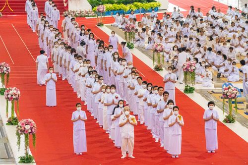 ภาพ No.89607:พิธีตักบาตร ข้าวสารอาหารแห้ง พิธีบูชาข้าวพระ และพิธีจุดเทียนใจ ไฟนิรันดร์  อนันตชัย ณ สภาธรรมกายสากล วัดพระธรรมกาย วันอาทิตย์ที่ 1 ตุลาคม พ.ศ. 2566