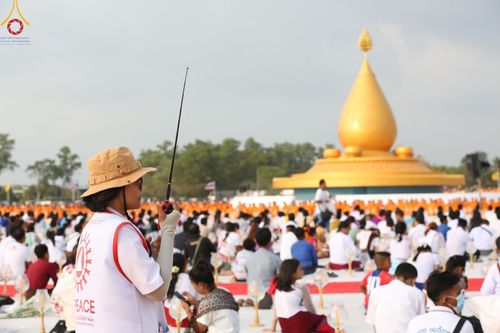 ภาพ No.130174:V.34 เพื่อธรรมเพื่อบางกล่ำ การรับบุญของเจ้าหน้าที่หน่วยงานต่างๆ  เพื่องานธรรมยาตราอัญเชิญพระบรมสารีริกธาตุ ประดิษฐาน ณ มหารัตนเจดีย์สิริปทุมสวรรค์ (เจดีย์อริยพุทธะ 5 พระองค์) ณ ศูนย์ปฏิบัติธรรมภาคใต้ อ.บางกล่ำ จ.สงขลา ระหว่างวันที่ 9-10 มีนาคม พ.ศ. 2567