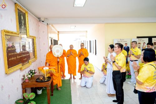 ภาพ No.242056:วันอาทิตย์ที่ 31 สิงหาคม พ.ศ. 2568 พิธีทำบุญแด่คณะสงฆ์ 122 รูป ฉลอง 121 ปี อำเภอคลองหลวง จ.ปทุมธานี เพื่อนำส่งช่วยเหลือคณะสงฆ์ 323 วัด 4 จังหวัดชายแดนภาคใต้ และช่วยเหลือประชาชนจากเหตุปะทะ แนวชายแดนไทย-กัมพูชา ณ บริเวณหน้าที่ว่าการอำเภอคลองหลวง 