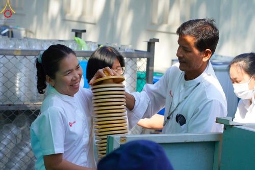 ภาพ No.115944:V.15 สามัคคี การเตรียมงาน เก็บงาน การรับบุญของเจ้าหน้าที่หน่วยงานต่างๆ เพื่อโครงการธรรมยาตรา กตัญญูบูชามหาปูชนียาจารย์ พระมงคลเทพมุนี (สด จนฺทสโร) พระผู้ปราบมาร อนุสรณ์สถาน 7 แห่ง ปีที่ 12 ระหว่างวันที่ 2 - 31 มกราคม พ.ศ.2567