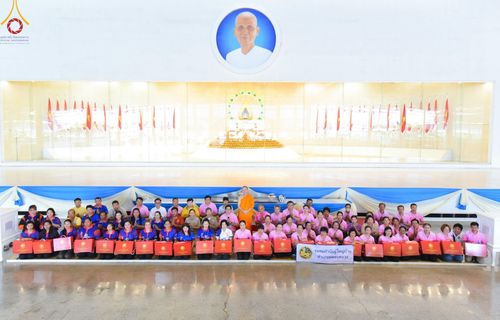 ภาพ No.212195:วันจันทร์ที่ 17 มีนาคม พ.ศ. 2568 บุญบรรจุกล่องไทยธรรม เพื่อถวายแด่พระสังฆาธิการ 40,000 กว่าวัดทั่วไทย ในวันคุ้มครองโลก 22 เมษายน พ.ศ. 2568 ณ บ้านแก้วเรือนทองคุณยายฯ วัดพระธรรมกาย