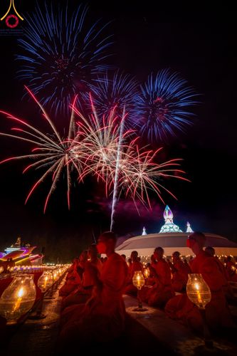ภาพ No.109744:พิธีจุดประทีปถวายเป็นพุทธบูชา และบูชาธรรมมหาปูชนียาจารย์ วันที่ 10 มกราคม พ.ศ. 2567 ณ อนุสรณ์สถานคลองบางนางแท่น อ.สามพราน จ.นครปฐม